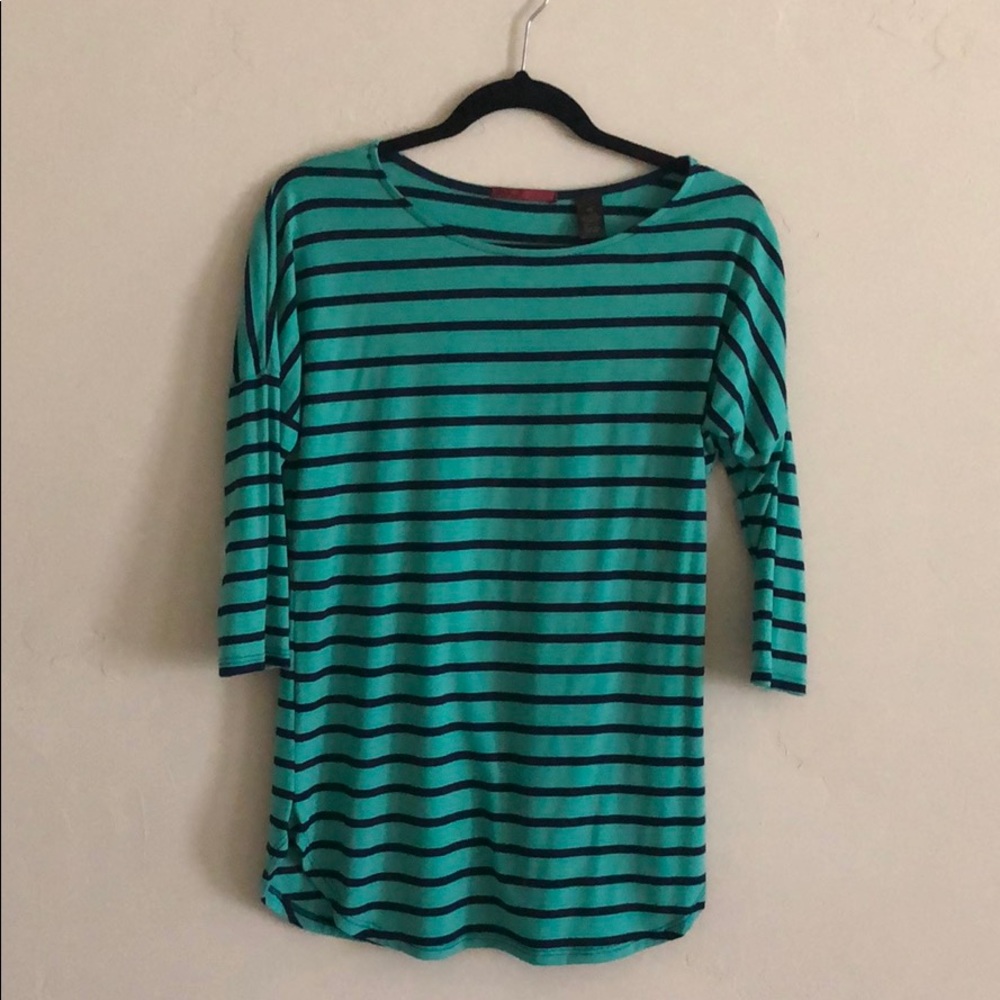 BKE 3/4 sleeve top size XS. Longer length!
